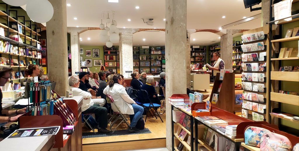 Scène slam à la Librairie Luciole lors de l’événement Vienne en Voix