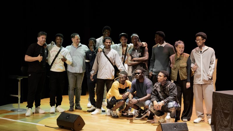 Atelier slam et musique à Vienne avec l'association SEMITIS et Nicolas Sorez, jeunes participants en pleine performance